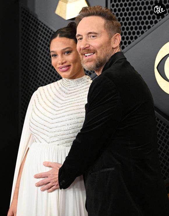 Cette nouvelle paternité lui permet de vivre une relation plus présente et apaisée avec ses plus jeunes enfants.

David Guetta et sa compagne Jessica Ledon, enceinte -  Arrivées à la 66e édition des Grammy Awards à la Crypto.com Arena de Los Angeles le 4 février 2024.