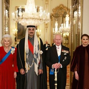 Le roi Charles III d'Angleterre et Camilla Parker Bowles, reine consort d'Angleterre - L'émir du Qatar Tamim ben Hamad Al-Thani et sa femme Jawaher bint Hamad bin Suhaim Al-Thani au dîner d'Etat au palais de Buckingham lors de sa visite d'Etat au Royaume-Uni, le 3 décembre 2024.