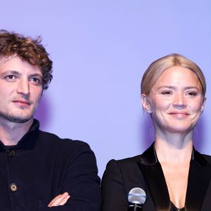 Le sport, Virginie Efira n'en est pas accro. Ce qui n'est pas le cas de son compagnon. 


Exclusif -Virginie Efira et son compagnon Niels Schneider lors de la présentation du film "Un amour impossible" lors de la 33ème edition du festival du film francophone à Namur en Belgique le 29 septembre 2018.