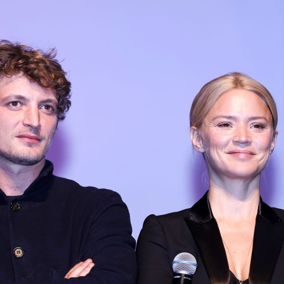 Le sport, Virginie Efira n'en est pas accro. Ce qui n'est pas le cas de son compagnon. 


Exclusif -Virginie Efira et son compagnon Niels Schneider lors de la présentation du film "Un amour impossible" lors de la 33ème edition du festival du film francophone à Namur en Belgique le 29 septembre 2018.