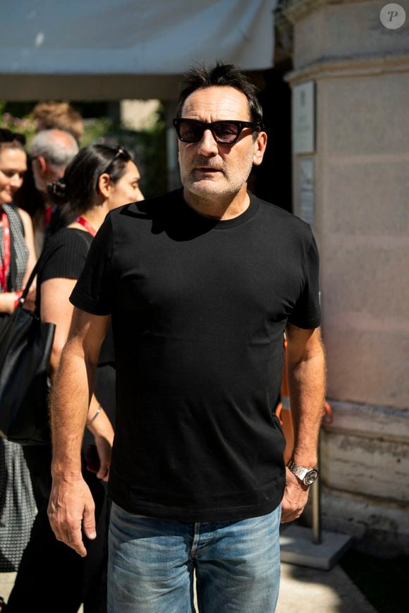 "Surtout prendre 20 kilos pour faire Obélix, c'était gentil de ma part, mais je ne le referai plus", avait-il raconté.

Gilles Lellouche - Les célébrités sur le ponton de l'hôtel Excelsior lors de la 82ème édition du festival international du film de Venise (La Mostra), Italie, le 6 septembre 2025. © SGP/Bestimage