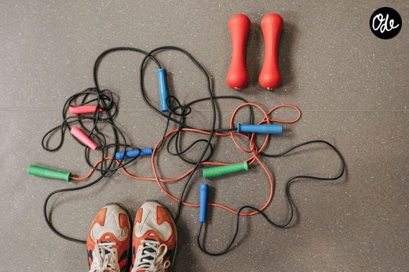 En trois mois, j’ai perdu 7 kilos, avec un ventre plus plat, des jambes plus toniques et beaucoup moins de stress au quotidien.

Corde à sauter Pexels