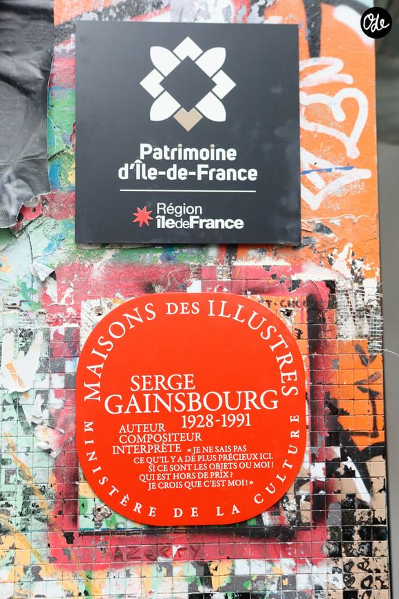 Illustration lors de la cérémonie de dévoilement de la plaque "Maison des Illustres" de la Maison Gainsbourg à Paris, France, le 2 avril 2024. © Christophe Clovis/Bestimage