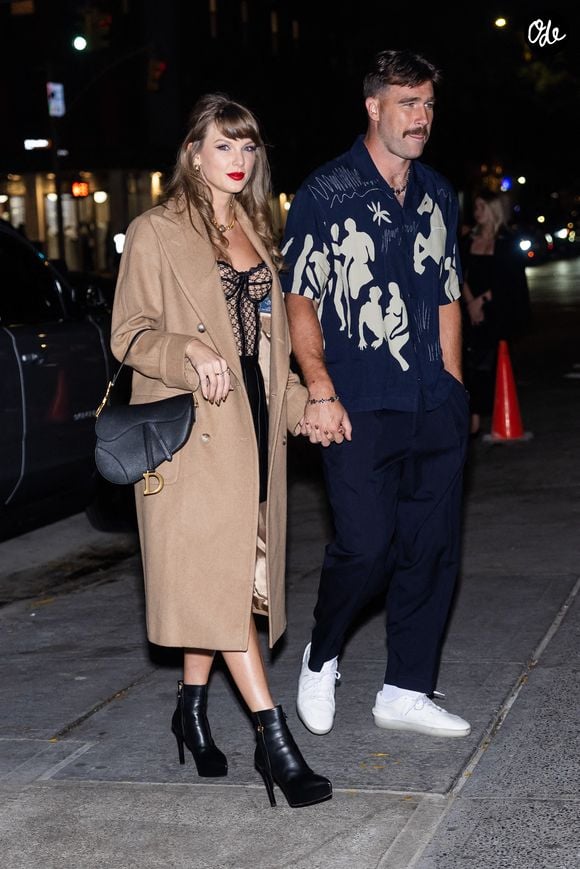Taylor Swift et Travis Kelce arrivent au « Corner Store », un lieu branché du quartier de Soho à New York, NY, États-Unis, le 11 octobre 2024. Copyright : TheStewartOfNY/INSTARimages/ABACAPRESS.COM