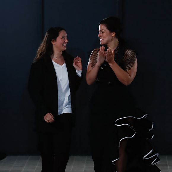 Alice Vaillant, Ashley Graham - Défilé de mode Femmes Printemps/Eté 2025 "Vaillant" (marque créée par Alice Vaillant, fille d'A. Roumanoff) à la poste du Louvre à Paris, France, le 24 septembre 2024. © Christophe Clovis / Bestimage