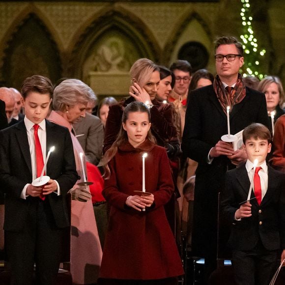 Le prince William, prince de Galles, le prince George de Galles, la princesse Charlotte de Galles, le prince Louis de Galles et Catherine (Kate) Middleton, princesse de Galles - La famille royale d'Angleterre assiste à la messe "Together At Christmas Carol" à l'abbaye de Westminster à Londres, Royaume-Uni le 6 Décembre, 2024