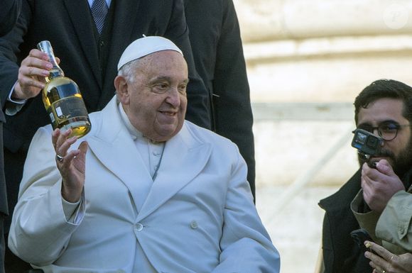 Jorge Mario Bergoglio, plus connu sous son nom de règne, François, est mort ce lundi 21 avril à 88 ans. Né en 1936 à Buenos Aires en Argentine, Jorge Mario Bergoglio était le premier pape non-européen depuis le VIIIe siècle.