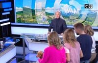 Alors que la fin de C8 approche à grands pas, un célèbre animateur a profité de son passage à l'antenne en ce début de semaine pour vivement critiquer les décisions de l'Arcom et du Conseil d'État, qui ont acté la suppression définitive du groupe qui diffusait son émission quotidienne... Et il s'est pas montré tendre !

William Leymergie aux commandes d'un nouveau numéro de "William à midi" sur C8 (Capture d'écran).