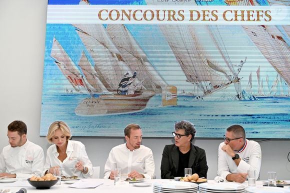 Sébastien Tantôt, le chef du Maybourne Riviera, Adriana Karembeu, Tom Meyer, le chef de laChèvre d’Or, Marc Lavoine et Julien Roucheteau, le chef de la Réserve de Beaulieu - Adriana Karembeu, le mannequin, actrice et animatrice de télévision slovaque, accompagnée par Marc Lavoine, est l'invité du Yacht Club de Monaco pour la Monaco Classic Week à Monaco, le 11 septembre 2025.  © Bruno Bebert / Bestimage
