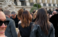 Vidéos - Sophie Marceau et sa fille Juliette Lemley - Arrivées au défilé Schiaparelli, au Petit Palais, en marge de la Fashion Week Haute Couture à Paris, France, le 26 janvier 2026.
