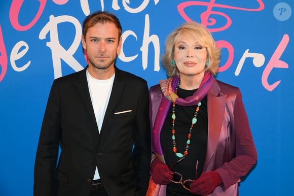 Exclusif - Charles-Antoine Barbier, Amanda Lear - Première de la comédie musicale "Les Demoiselles de Rochefort" sur la scène du théâtre du Lido à Paris le 2 octobre 2025. @LIONEL URMAN  / BESTIMAGE