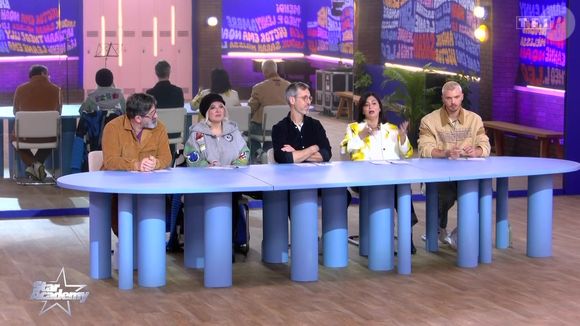 "Nous avons été sollicités il y a trois semaines pour préparer cette émission", explique David Hardit, en charge du groupe, au Parisien. Et Voices Harmony accompagnera les élèves sur leurs prestations. Du jamais vu dans le programme !

Extrait de la quotidienne "Star Academy". ©TF1