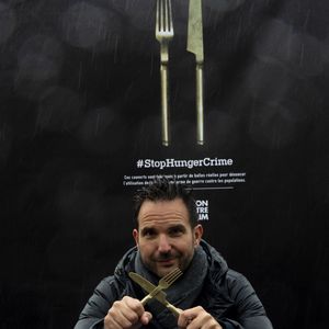 Action contre la Faim dénonce l'utilisation de la faim comme arme de guerre avec l'ambassadeur de l'opération Christophe Michalak, sur la place du Trocadéro à Paris, France, le 12 novembre 2018. 

© Pierre Perusseau/Bestimage