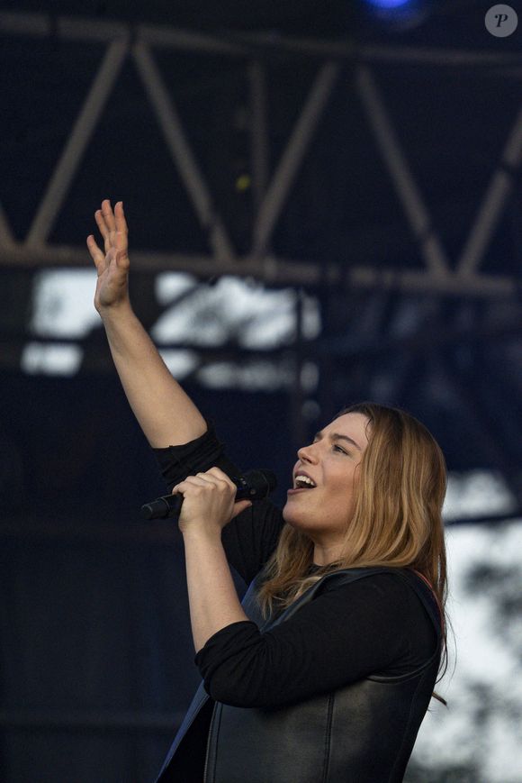 La chanteuse Santa (Samanta Cotta) est en concert sur la scène du festival au Printemps de Pérouges au Château de Saint-Maurice-de-Rémens le 26 juin 2024.

© Sandrine Thesillat / Panoramic / Bestimage