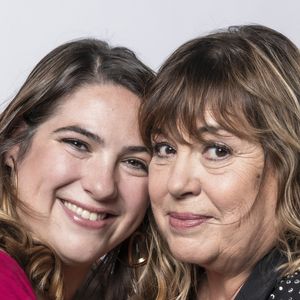 Charlotte Gaccio et sa mère Michèle Bernier lors de l'enregistrement de l'émission "La chanson secrète", présentée par N.Aliagas et diffusée le 29 décembre sur TF1.

© Guillaume Gaffiot-Cyril Moreau / Bestimage