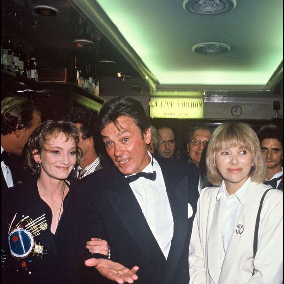 Alors âgée de 24 ans (il en avait 55), l'interprète du titre "Mon mec à moi" avait été très impressionné par la beauté de l'acteur. 

Patricia Kaas et Alain Delon à Paris @ANGELI-RINDOFF / BESTIMAGE