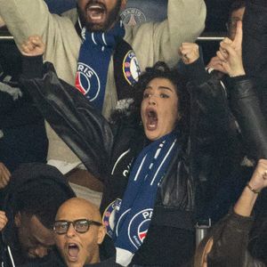 Sabrina Ouazani - Célébrités dans les tribunes du match de 8ème de finale aller de la Ligue Des Champions 2025-2026 (LDC) "PSG - Chelsea (5-2)" au Parc des Princes à Paris le 11 mars 2026. © Cyril Moreau/Bestimage