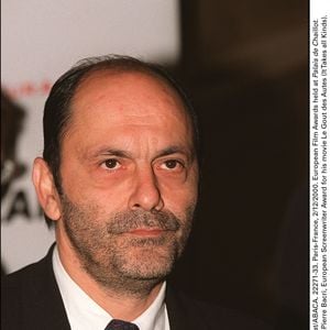Remise des prix du cinéma européen au Palais de Chaillot. Sur la photo : Jean-Pierre Bacri, Prix du scénariste européen pour son film Le Gout des Autes le 2 décembre 2000. © Nicolas Khayat/ABACA.