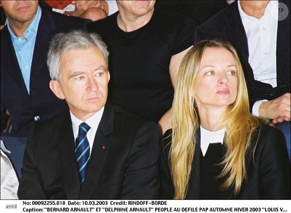 Bernard Arnault et sa fille Delphine, au défilé Louis Vuitton en 2003. RINDOFF-BORDE / BESTIMAGE