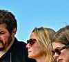 Pour plusieurs familles, la détresse de ces adolescents reste difficile à gérer...
Jalil Narjissi avec sa femme Valérie et leur fille lors de l'inauguration d'un complexe sportif portant le nom de Medhi Narjissi, leur fils décédé lors d'un entrainement de rugby en Afrique du Sud. Sainte-Colombe-en-Bruilhois, le 25 mai 2025. © Thierry Breton/PsnewZ/Bestimage