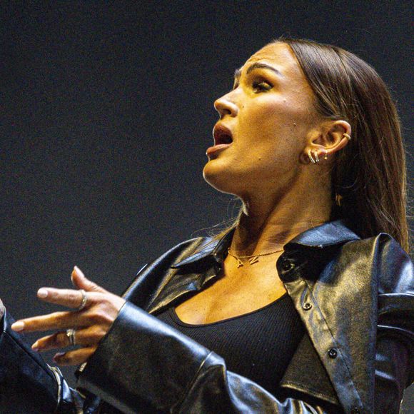 Le 7 juin 2025, Vitaa a annoncé la terrible nouvelle : Enzo a poussé son dernier soupir.

Vitaa se produit lors du concert "Scoop Live" de Radio Scoop à la LDLC Arena de Décines près de Lyon, le 25 février 2025.  © Sandrine Thesillat / PsnewZ / Bestimage