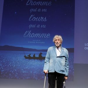 Pierre Richard sur scène lors de la présentation de son film "L'homme qui a vu l'ours qui a vu l'homme" au festival "Ciné Comédies" à Lens-Liévin, le 29 mai 2025.
© Denis Guignebourg/Bestimage
