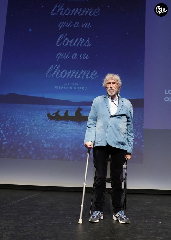 Pierre Richard sur scène lors de la présentation de son film "L'homme qui a vu l'ours qui a vu l'homme" au festival "Ciné Comédies" à Lens-Liévin, le 29 mai 2025.
© Denis Guignebourg/Bestimage
