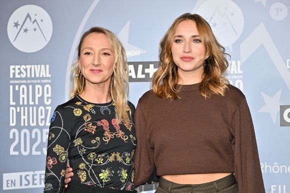 Audrey Lamy, Chloe Jouannet à la première du film L Amour C est Surcote lors du 28ème Festival du Film de l Alpe d Huez à l Alpe d Huez, France le 14 janvier 2025. Photo par Julien Reynaud/APS-Medias/ABACAPRESS.COM