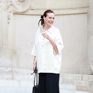La maman de Dimitri et Louis évoque sans tabou la fatigue liée à l'entretien de ce domaine en constante expansion.

Carole Bouquet au défilé Chanel "Collection Haute Couture Automne/Hiver 2026-2027" lors de la Fashion Week de Paris, le 7 juillet 2026

© Florian Lavielle / Bestimage