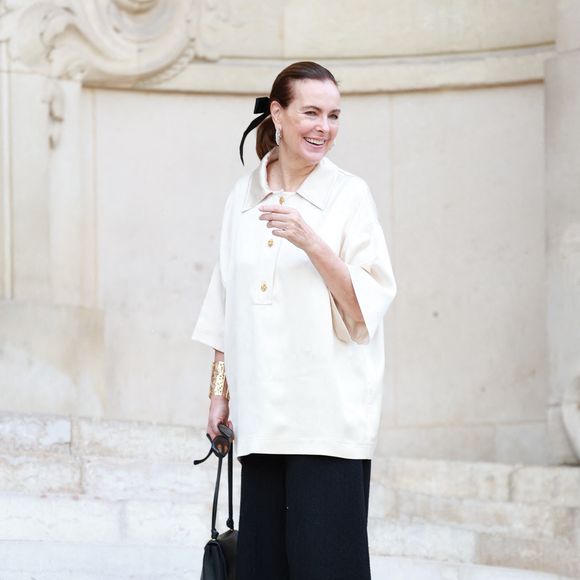 La maman de Dimitri et Louis évoque sans tabou la fatigue liée à l'entretien de ce domaine en constante expansion.

Carole Bouquet au défilé Chanel "Collection Haute Couture Automne/Hiver 2026-2027" lors de la Fashion Week de Paris, le 7 juillet 2026

© Florian Lavielle / Bestimage