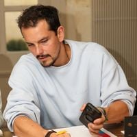 "Les clients me l'ont dit..." : L'ex-mari de Laury Thilleman, Juan Arbelaez, a dû modifier un plat dans ses restaurants après avoir trop usé d'un ingrédient