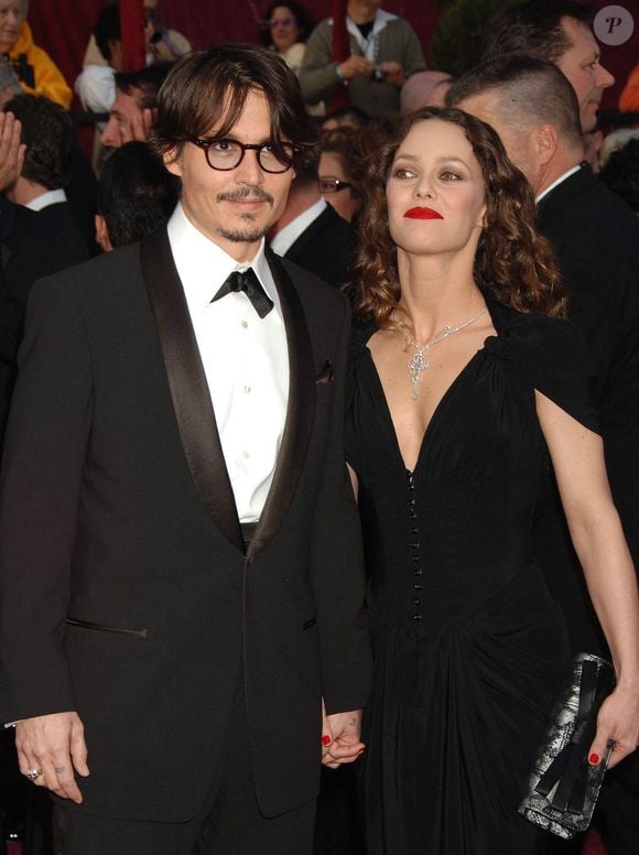 Johnny Depp et sa compagne de longue date, Vanessa Paradis, se sont séparés. Un publiciste de Depp a déclaré dans un communiqué mardi 19 juin 2012 que les deux "se sont séparés à l'amiable". Le communiqué demande de préserver l'intimité de l'ancien couple et de leurs deux enfants, Jack, 9 ans, et Lily-Rose, 13 ans. Photo d'archives : Johnny Depp et sa femme Vanessa Paradis arrivent à la 80e cérémonie des Oscars, qui se tient au Kodak Theater sur Hollywood Boulevard à Los Angeles, CA, USA, le 24 février 2008. Photo by Gilbert Flores/LFI/ABACAPRESS.COM