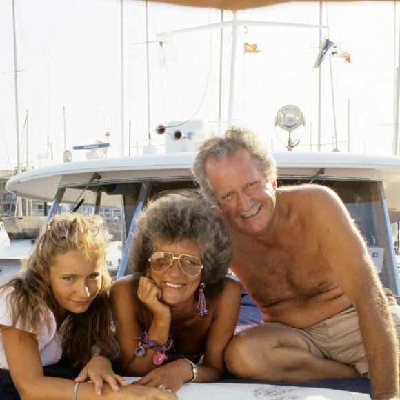 Pierre Bellemare en vacances avec sa femme et sa fille Maria-Pia à Porto-Vecchio le 8 août 1984 (Archives). Jean Lenoir via Bestimage