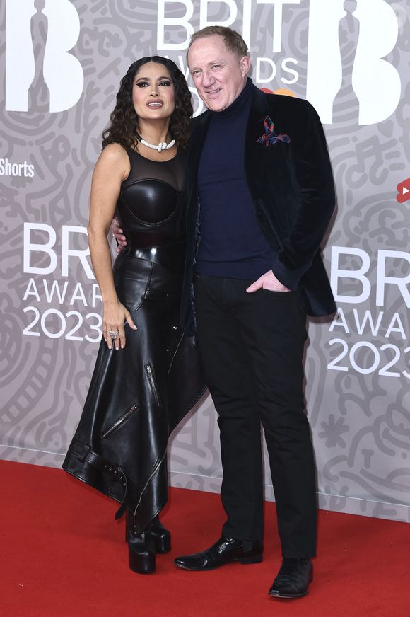 Salma Hayek et son mari Francois-Henri Pinault au photocall de la cérémonie des Brit Awards 2023 à l'O2 Arena à Londres le 11 février 2023. Action Press / Bestimage