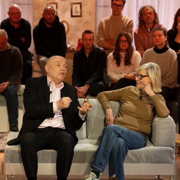 Exclusif - Bernard Montiel, Raphaël Mezrah, Oli. avec Chantal Ladesou et Eric Baratay invités, et Olivia la juriste sur plateau de l'émission "Animalement Vôtre" présentée par Bernard Montiel et diffusée le 8 février 2026 sur France 3, à Paris, France, le 12 janvier 2026. © Julien Sarkissian/Bestimage