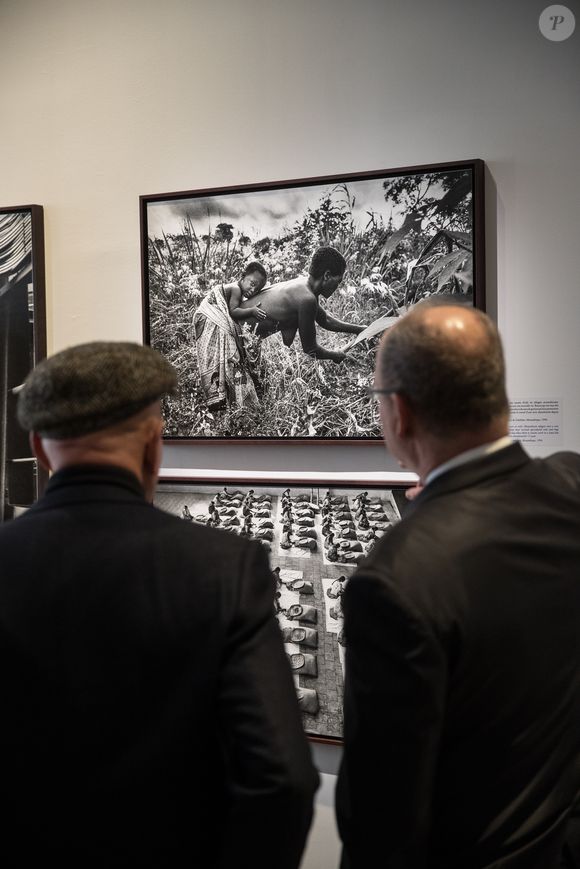 Exclusif - Le prince Albert II de Monaco et Sebastiao Salgado - Le prince Albert II de Monaco visite l'exposition du photographe Sebastiao Salgado au musée de l'homme à Paris le 21 février 2019. © Cyril Moreau/Bestimage