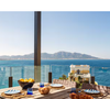 La photo de présentation nous plonge d'ailleurs directement dans l'ambiance de la cité phocéenne avec une terrasse ensoleillée, aménagée de garde-corps en verre pour ne rien gâcher du panorama qui dégage une vue superbe sur les eaux turquoise de la Méditerranée.

Lena Mahfouf met sa villa de Marseille en location sur Airbnb