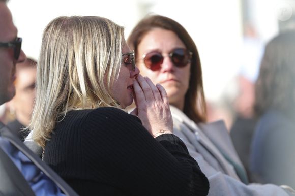 Audrey Dequenne, la soeur d'E.Dequenne - 300 personnes réunies pour rendre hommage à Emilie Dequenne dans sa ville de Chièvres (Belgique), le 9 avril 2025, quelques semaines après son décès prématuré, survenu le 16 mars 2025. © Photonews / Bestimage