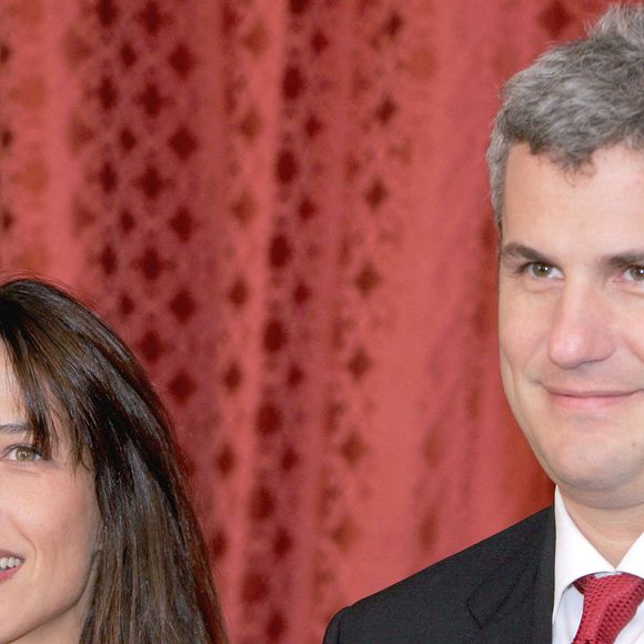 L'actrice française Sophie Marceau et Jim Lemley assistent à la cérémonie de remise du titre de Chevalier de la Légion d'honneur au réalisateur américain Steven Spielberg par le Président français Jacques Chirac au Palais de l'Elysée à Paris-France le 5 septembre 2004. Photo par Mousse-Guerin/ABACA.