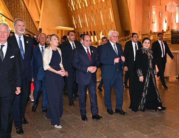 Le président égyptien Abdel Fattah Al-Sisi et la Première dame Entissar Al-Sisi assistent à la cérémonie d'inauguration du Grand Musée égyptien au Caire, en présence de délégations d'environ 80 pays, de représentants d'organisations internationales et régionales et de grandes entreprises mondiales. © Zuma Press/PsnewZ/Bestimage