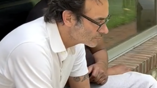 "C’est sacré, y compris à Douchy" : Anthony Delon ne se coupe pas de cette activité, même dans la maison de son père du Loiret