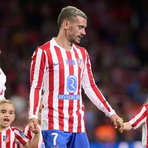 Atletico de Madrid Antoine Griezmann avec sa famille lors de son départ du club en tant que meilleur buteur de l'histoire après un match de Liga. 17 mai 2026. (ALTERPHOTOS/Ropero)