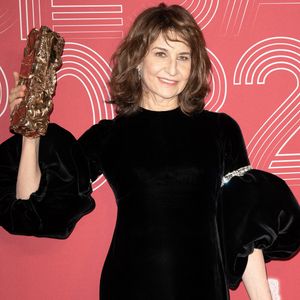 Valerie Lemercier pose avec le César de la meilleure actrice pour le film Aline lors de la 47e édition de la cérémonie des César du cinéma à l'Olympia à Paris, France, le 25 mars 2022. Photo by David Niviere/ABACAPRESS.COM
