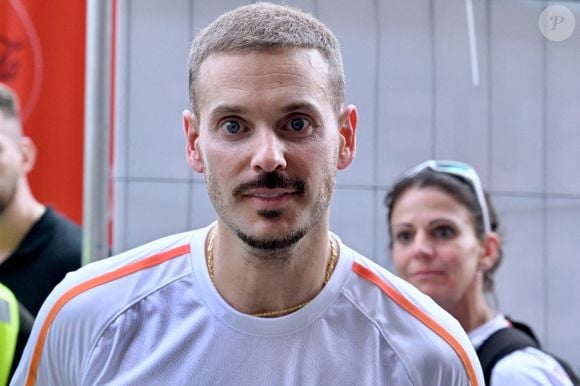 Le chanteur Matt Pokora assiste au relais de la flamme olympique à Strasbourg, dans le nord-est de la France, le 26 juin 2024. 36 relayeurs ont porté la flamme sur 200 m, le long d'un parcours de 7,2 km, du Parlement européen à la place Kleber. Photo par Nicolas Roses/ABACAPRESS.COM