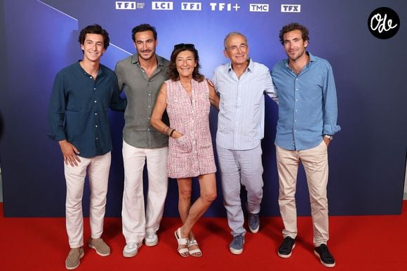 Raphael Kretz, Valentin Kretz, Sandrine Kretz, Olivier Kretz et Martin Kretz assistent à l'événement « UPFRONT 2026 » à La Seine Musicale le 18 juin 2026 à Boulogne-Billancourt, en France. Photo de Jérôme Domine/ABACAPRESS.COM
