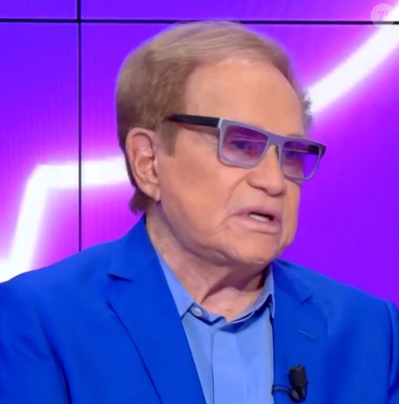 Jordan De Luxe face à Orlando dit Bruno Gigliotti sur le plateau de Chez Jordan (Capture d'écran C8 : diffusion du 26 février 2025)