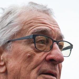 9 novembre 2025, Cracovie, Pologne : Robert De Niro lors d'une courte visite sur la place principale de Cracovie, Pologne, le 9 novembre 2025. © Beata Zawrzel/ZUMA Press Wire / Bestimage)