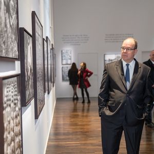 Exclusif - Le prince Albert II de Monaco et Sebastiao Salgado - Le prince Albert II de Monaco visite l'exposition du photographe Sebastiao Salgado au musée de l'homme à Paris le 21 février 2019. © Cyril Moreau/Bestimage
