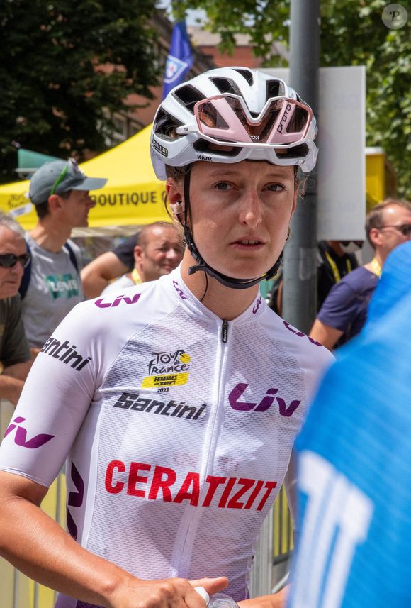Cédrine Kerbaol maillot blanc au départ de l'étape 6 du Tour de France féminin 2023 à Albi, France le 27 juillet 2023. Photo by Arnaud Bertrand/ ABACAPRESS.COM