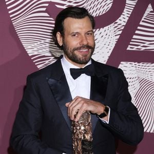 Laurent Lafitte (montre Jaeger-LeCoultre) (Meilleur acteur dans La Femme la plus riche du monde) au photocall du dîner de la 51ème cérémonie des César au Fouquet's à Paris, France, le 27 février 2026. © Denis Guignebourg/Bestimage